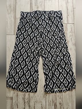 NEW Torrid Black & White Diamond Print Wide-Leg Pants 4 / 4X Short NWT